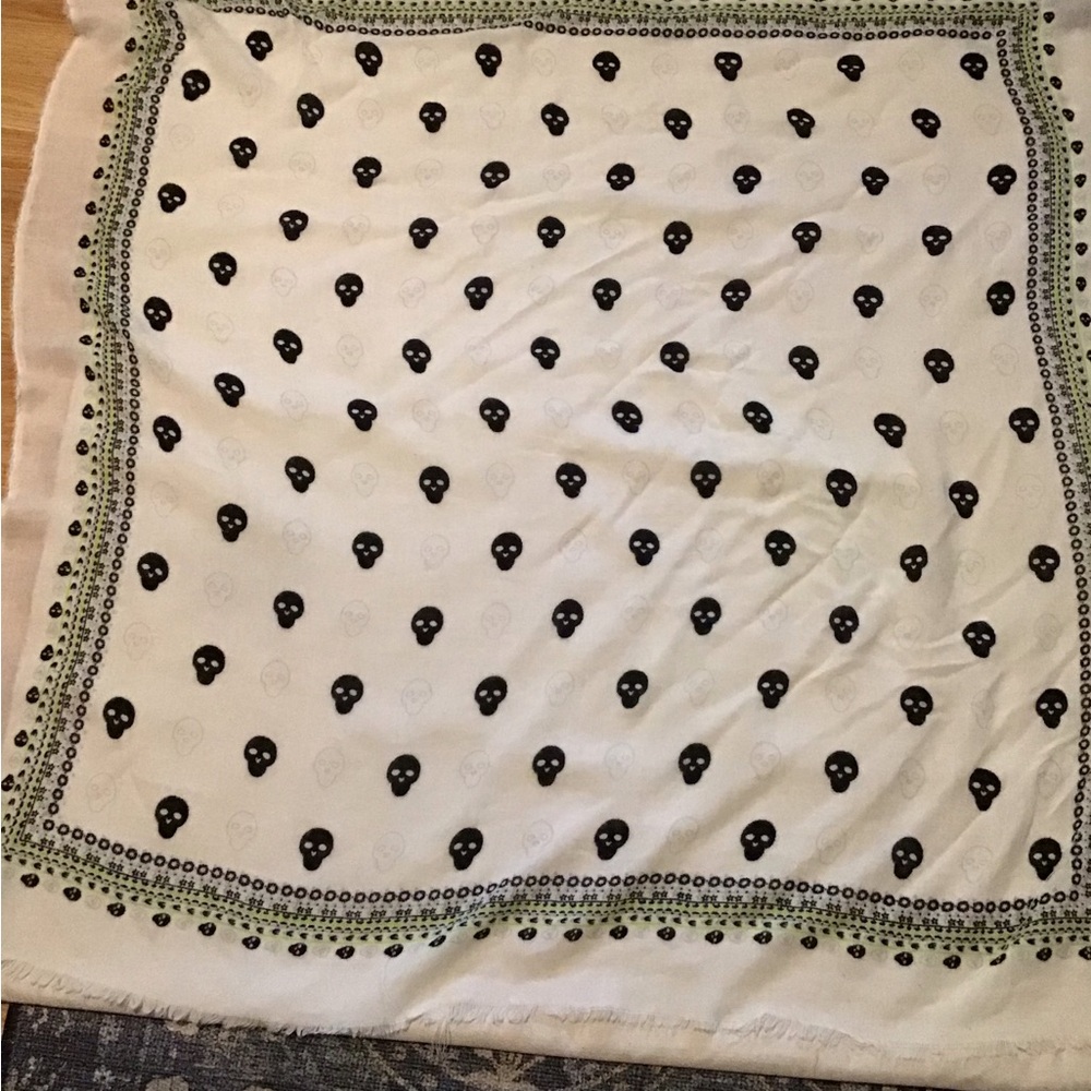 Skull Patterned Soft Scarf